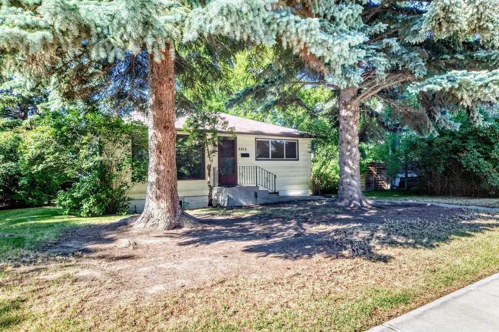 6012 33 Avenue NW Calgary AB T3B1K3