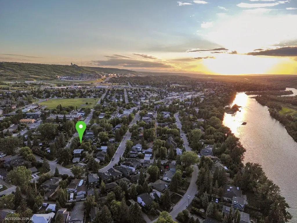 6012 33 Avenue NW Calgary AB T3B1K3