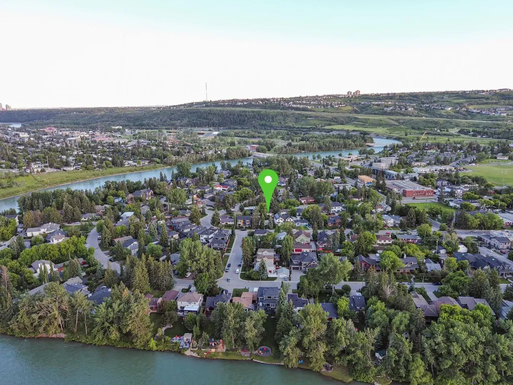 6012 33 Avenue NW Calgary AB T3B1K3