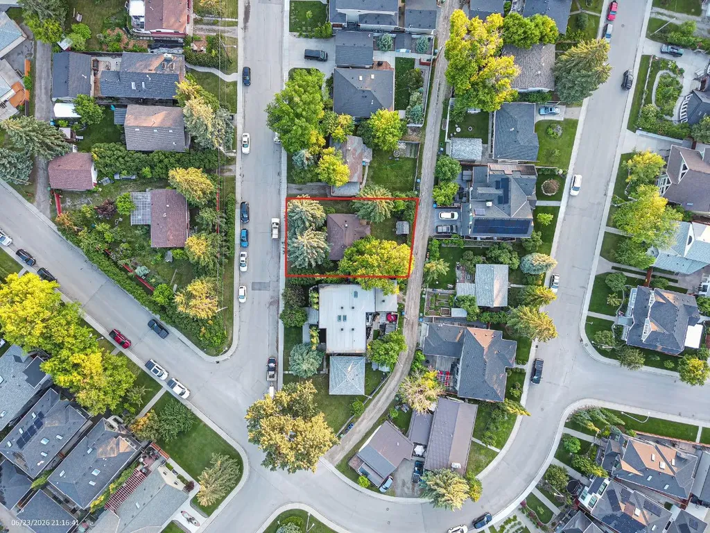 6012 33 Avenue NW Calgary AB T3B1K3
