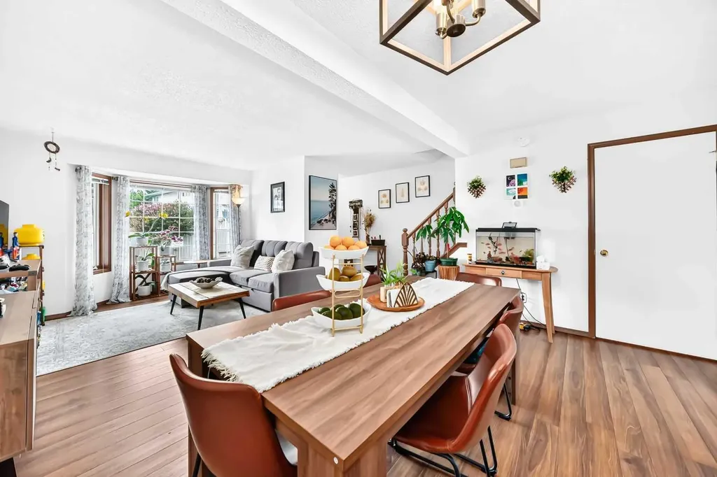 89 Bedford Manor NE Calgary AB T3K 4B8