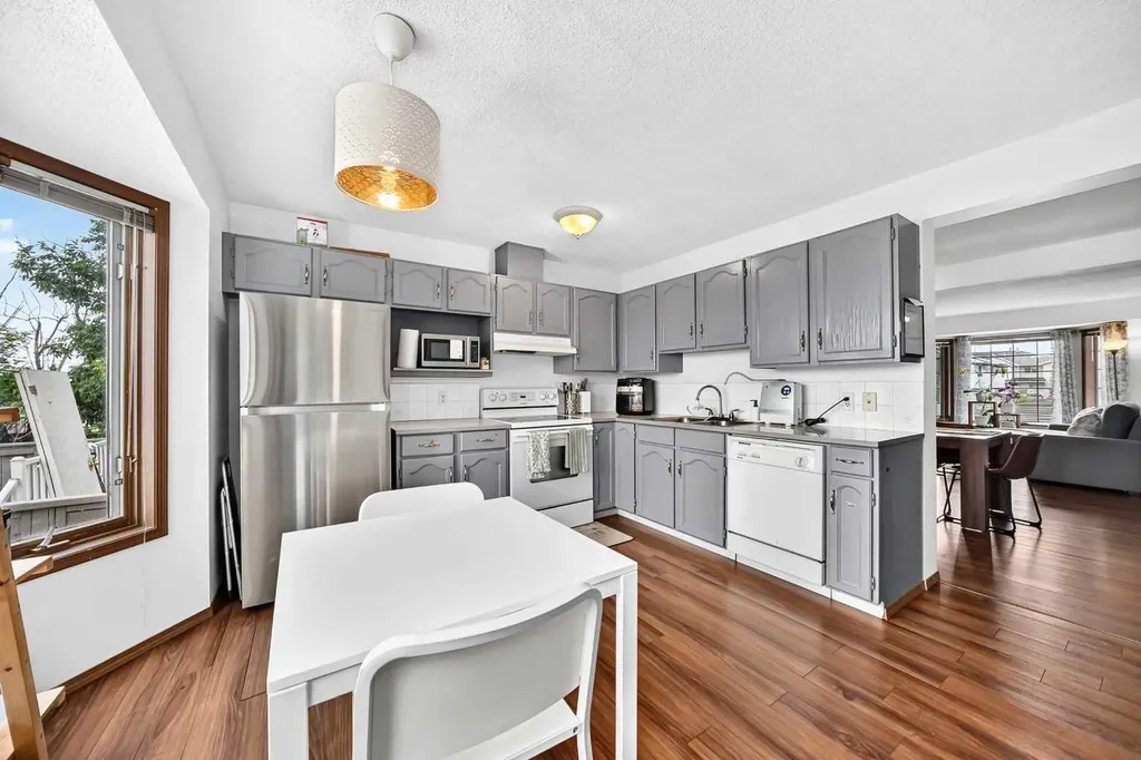 89 Bedford Manor NE Calgary AB T3K 4B8