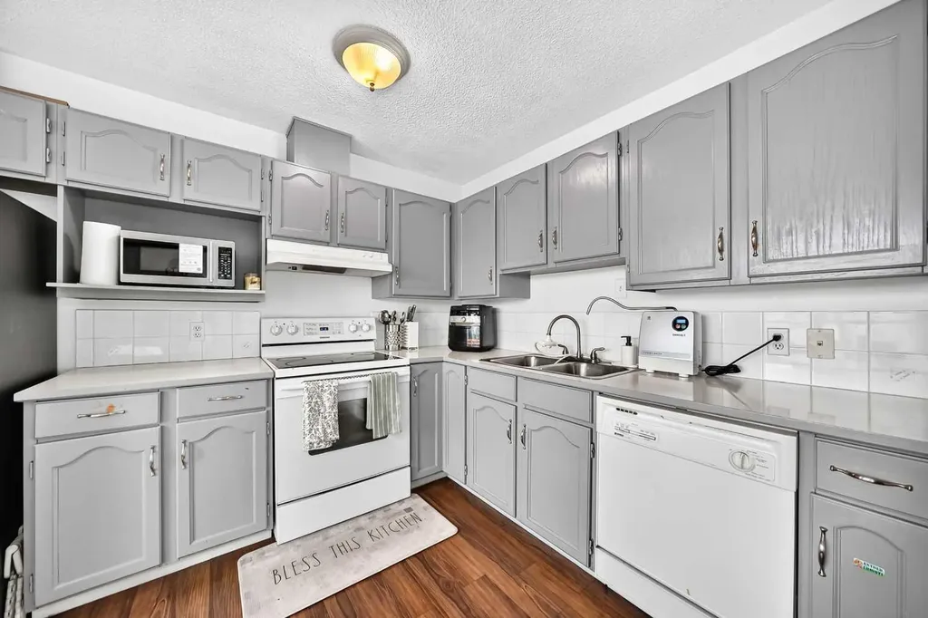 89 Bedford Manor NE Calgary AB T3K 4B8