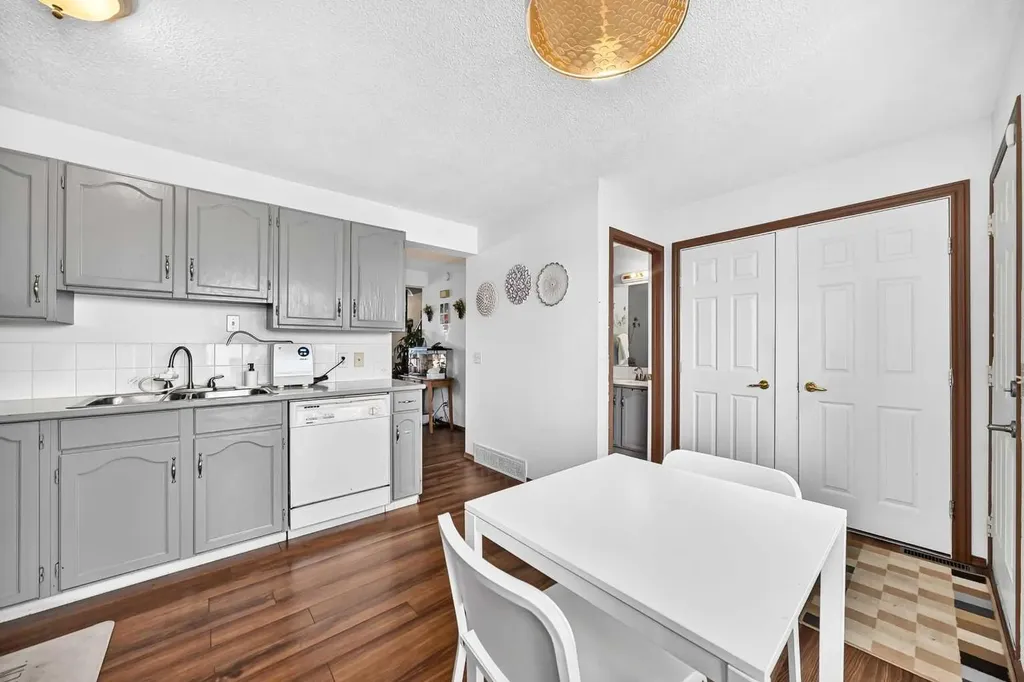 89 Bedford Manor NE Calgary AB T3K 4B8