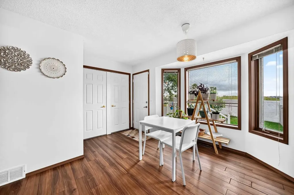 89 Bedford Manor NE Calgary AB T3K 4B8
