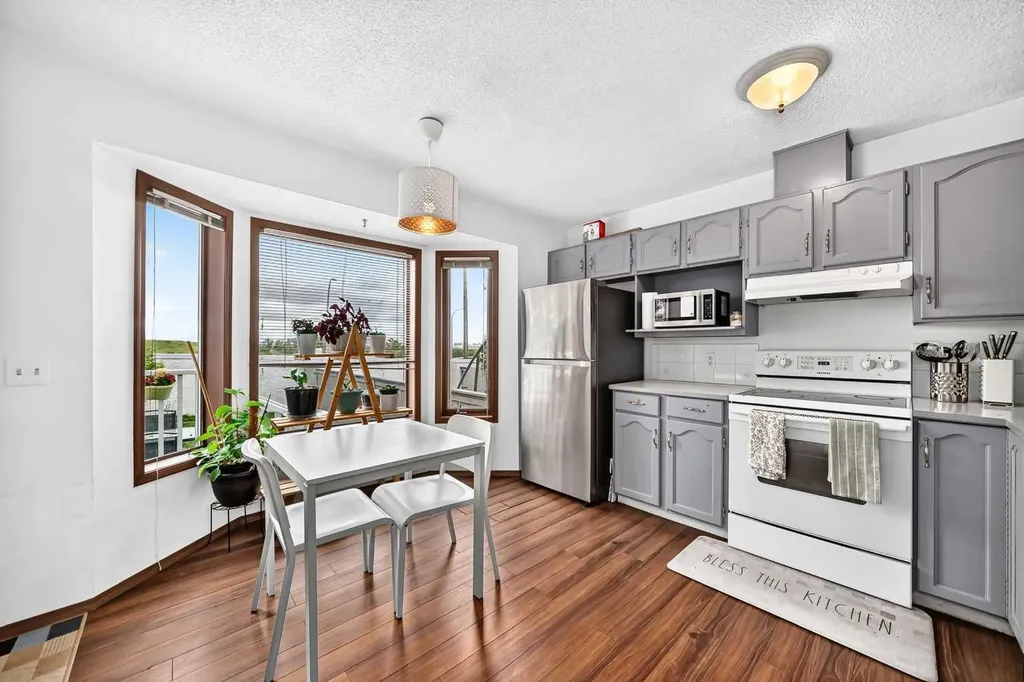 89 Bedford Manor NE Calgary AB T3K 4B8