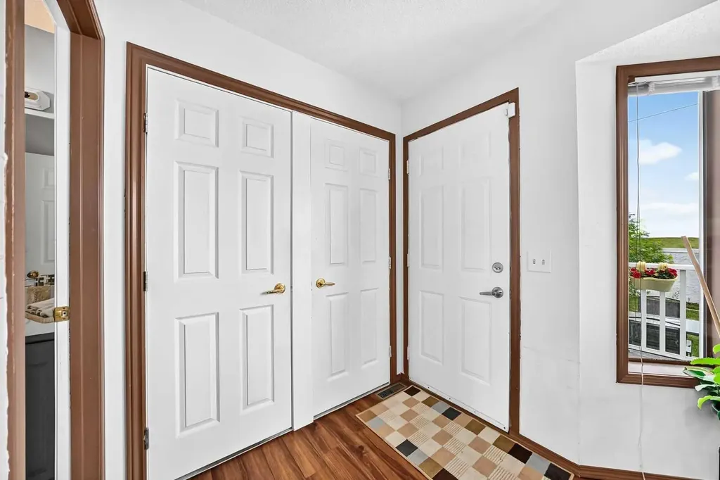 89 Bedford Manor NE Calgary AB T3K 4B8