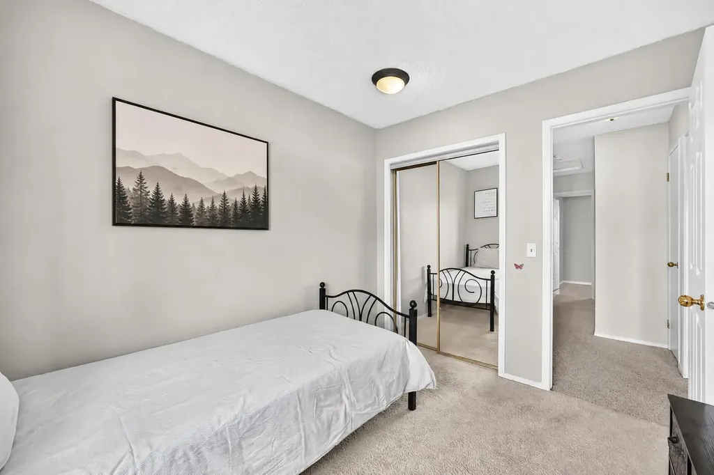 89 Bedford Manor NE Calgary AB T3K 4B8