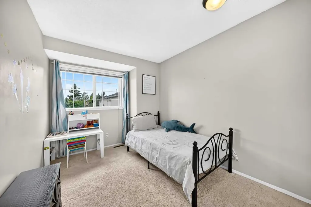 89 Bedford Manor NE Calgary AB T3K 4B8