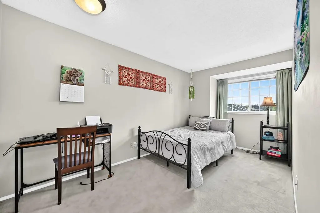 89 Bedford Manor NE Calgary AB T3K 4B8