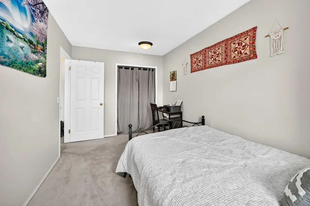 89 Bedford Manor NE Calgary AB T3K 4B8
