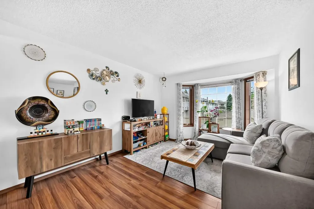 89 Bedford Manor NE Calgary AB T3K 4B8