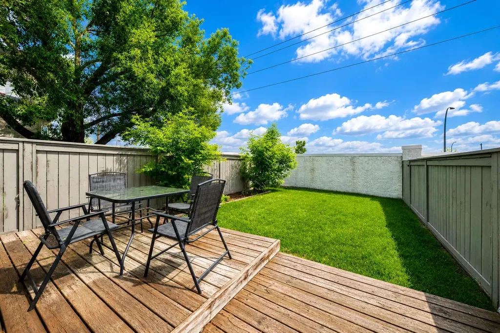89 Bedford Manor NE Calgary AB T3K 4B8