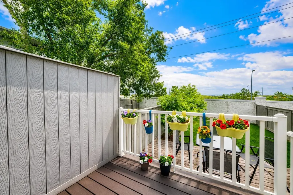 89 Bedford Manor NE Calgary AB T3K 4B8