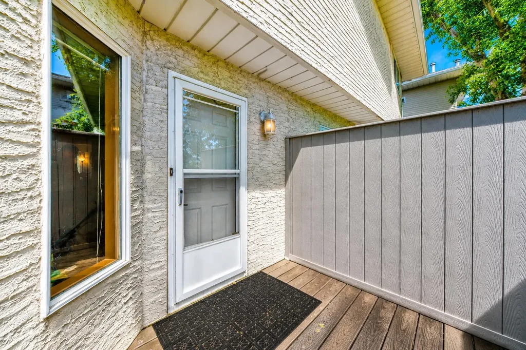 89 Bedford Manor NE Calgary AB T3K 4B8