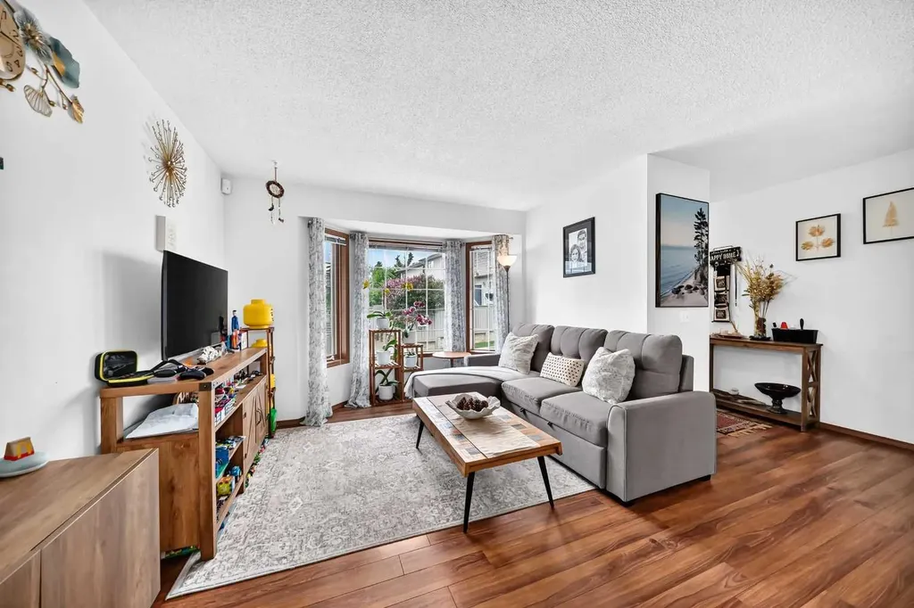 89 Bedford Manor NE Calgary AB T3K 4B8