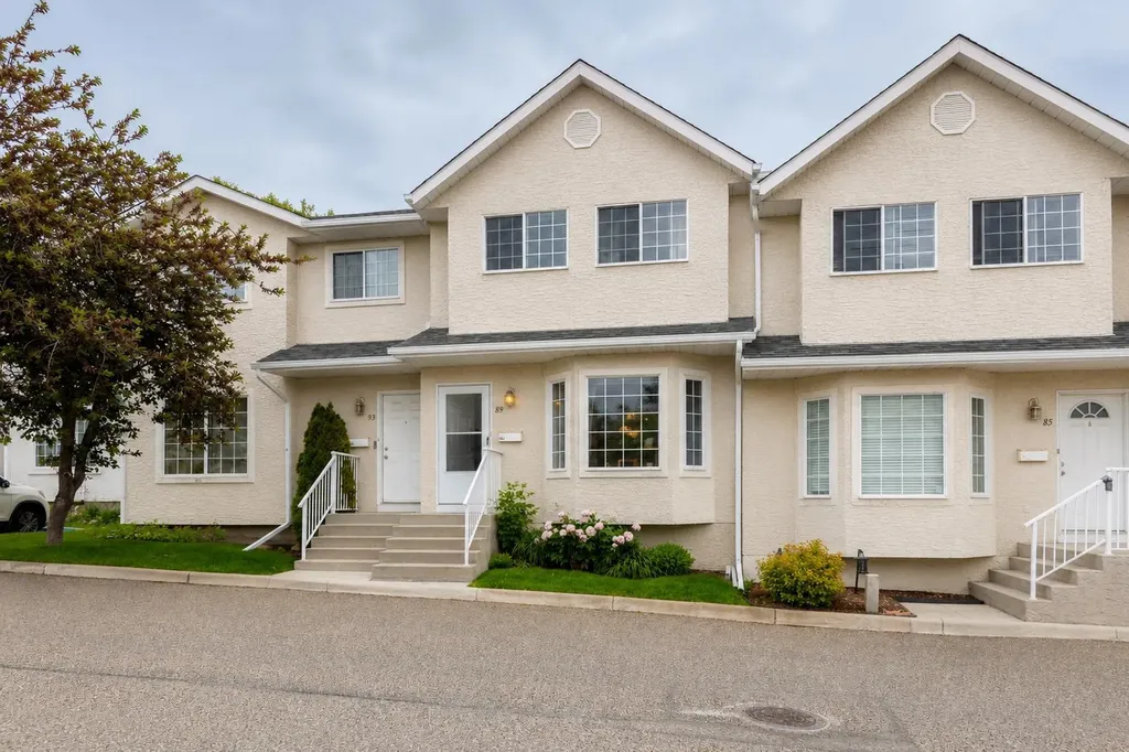 89 Bedford Manor NE Calgary AB T3K 4B8