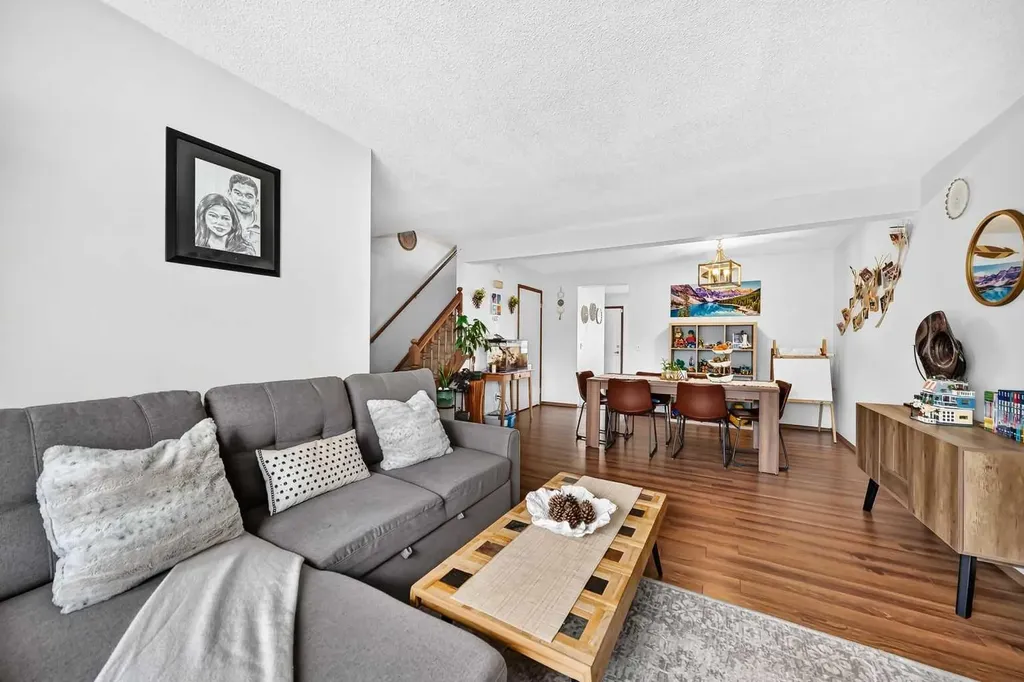 89 Bedford Manor NE Calgary AB T3K 4B8