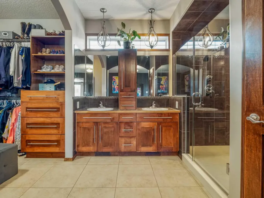 4639 62a Avenue Taber AB T1G 2J5