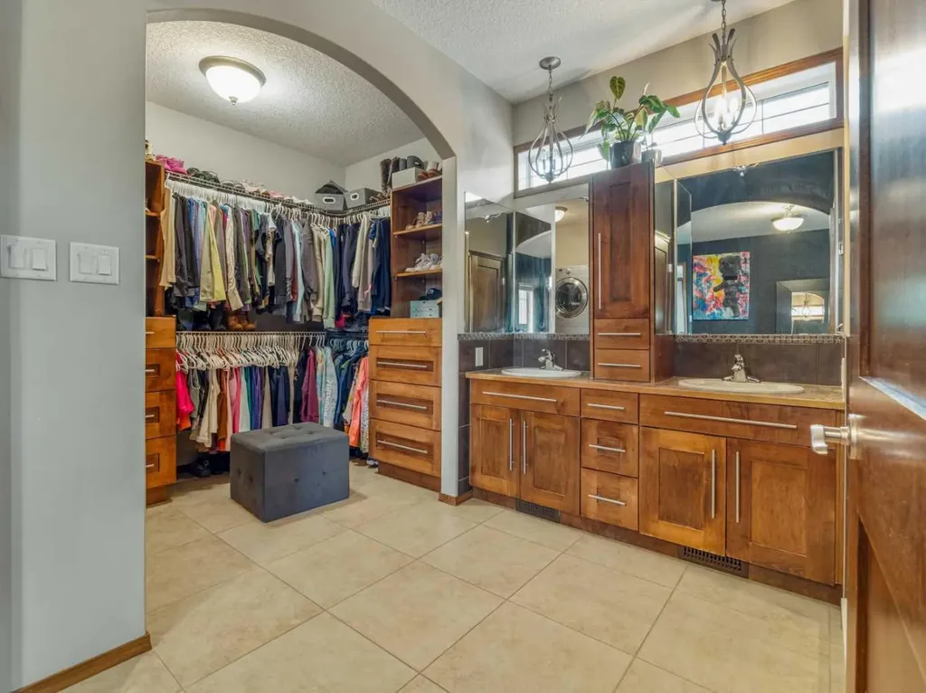 4639 62a Avenue Taber AB T1G 2J5