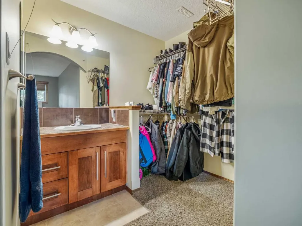 4639 62a Avenue Taber AB T1G 2J5