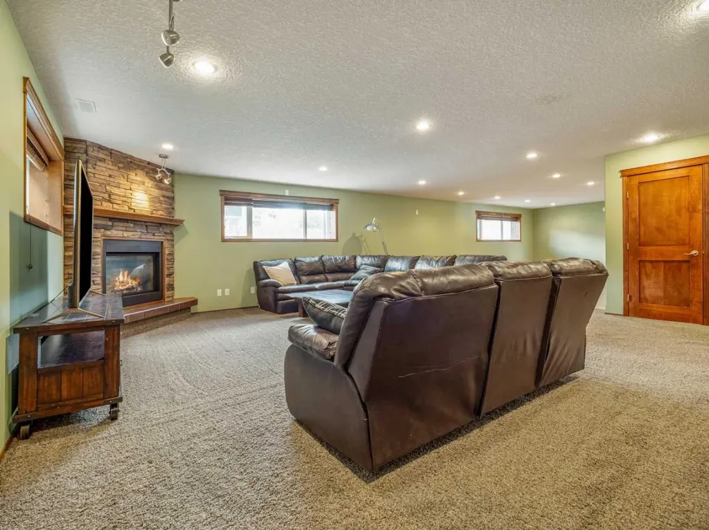 4639 62a Avenue Taber AB T1G 2J5
