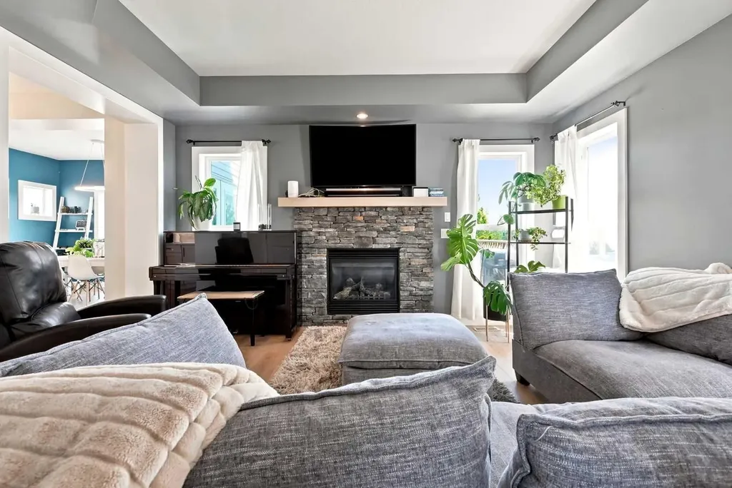 16 Viscount Drive S Red Deer AB T4R0H6
