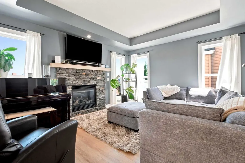 16 Viscount Drive S Red Deer AB T4R0H6