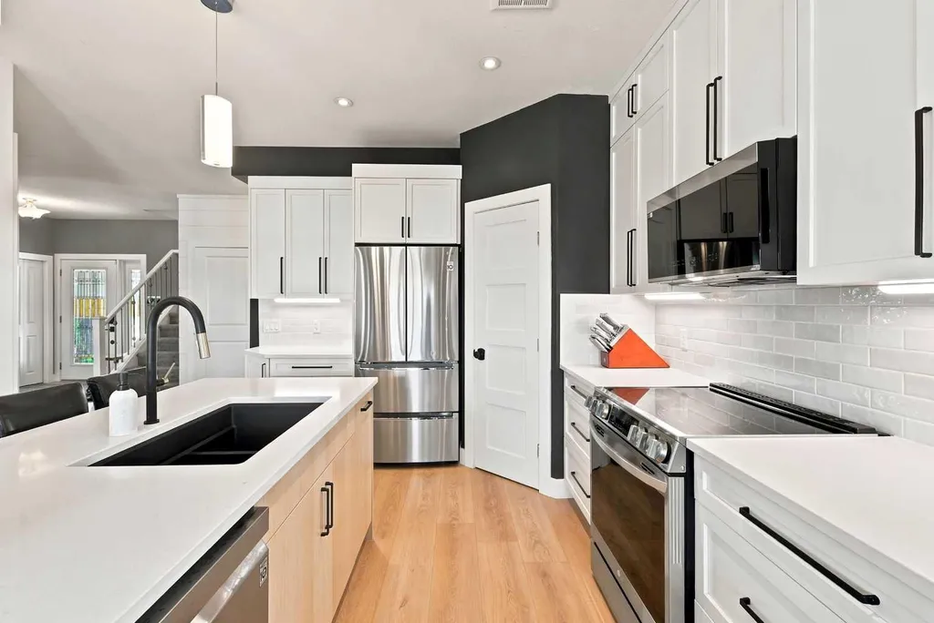 16 Viscount Drive S Red Deer AB T4R0H6
