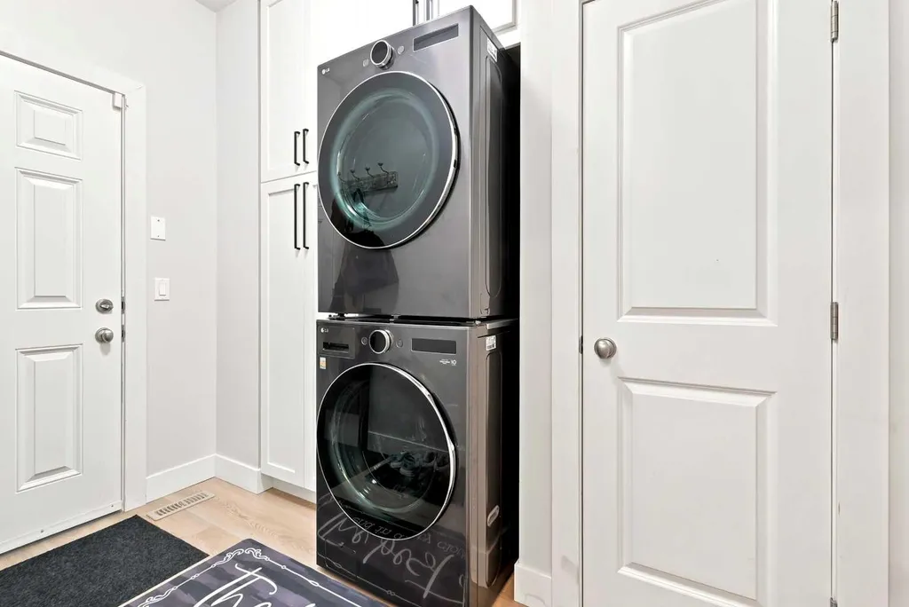 16 Viscount Drive S Red Deer AB T4R0H6