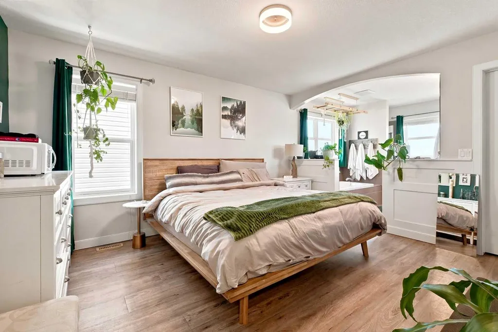 16 Viscount Drive S Red Deer AB T4R0H6