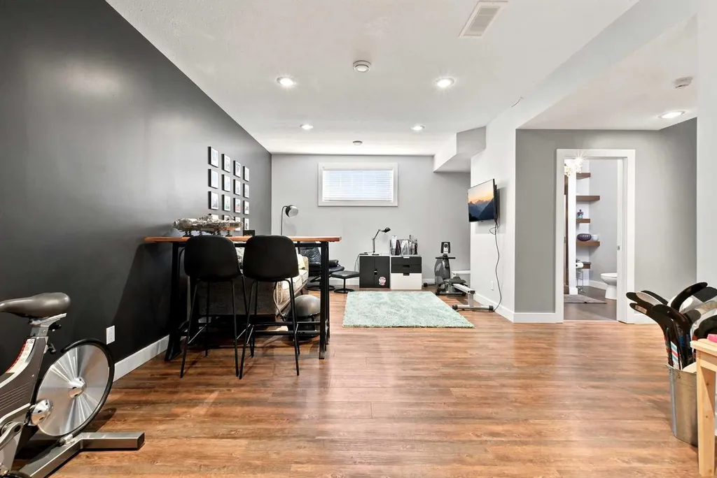 16 Viscount Drive S Red Deer AB T4R0H6
