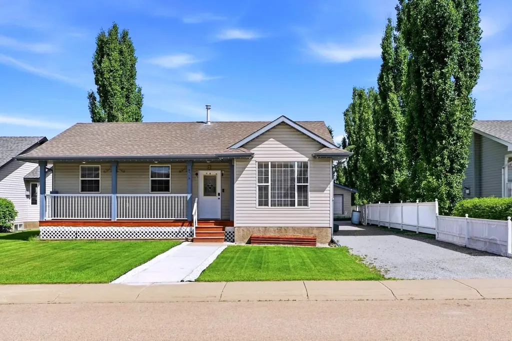 54A Avenue Crescent Innisfail AB T4G 1X8