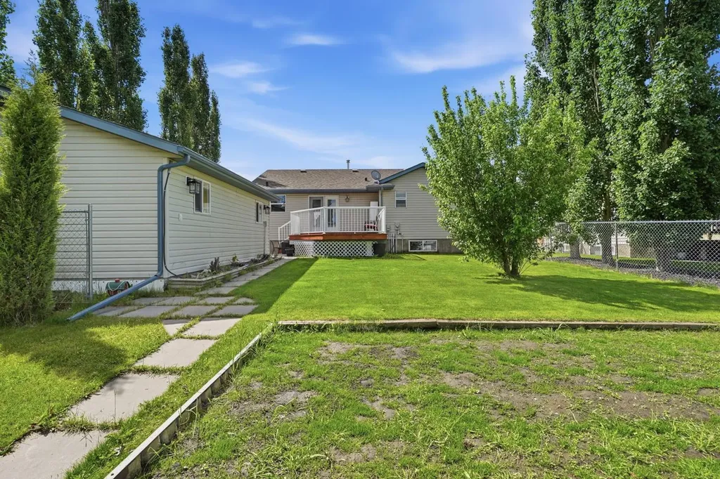 54A Avenue Crescent Innisfail AB T4G 1X8