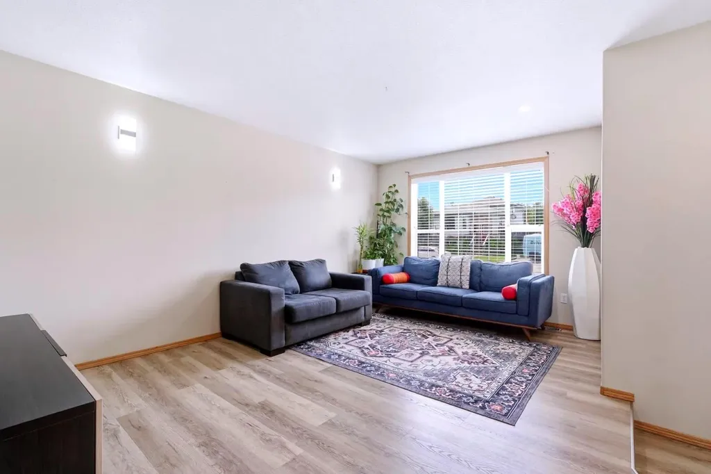 54A Avenue Crescent Innisfail AB T4G 1X8
