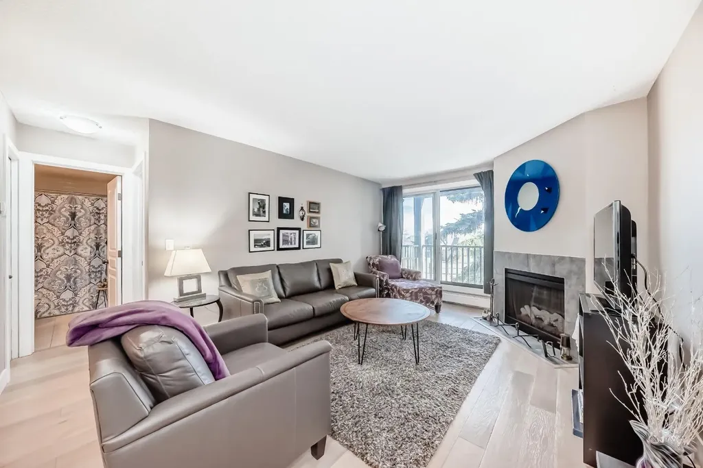 6400 Coach Hill Road SW Calgary AB T3H1B8