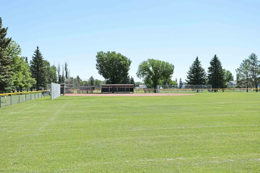52 Marshall Drive W Brooks AB T1R 0C5