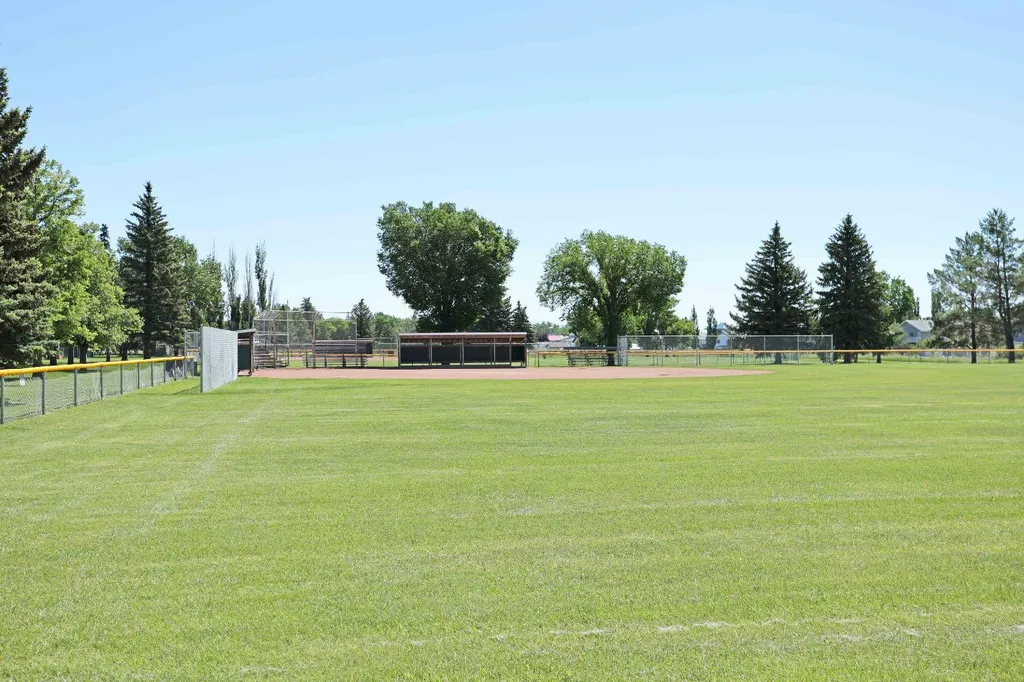 52 Marshall Drive W Brooks AB T1R 0C5