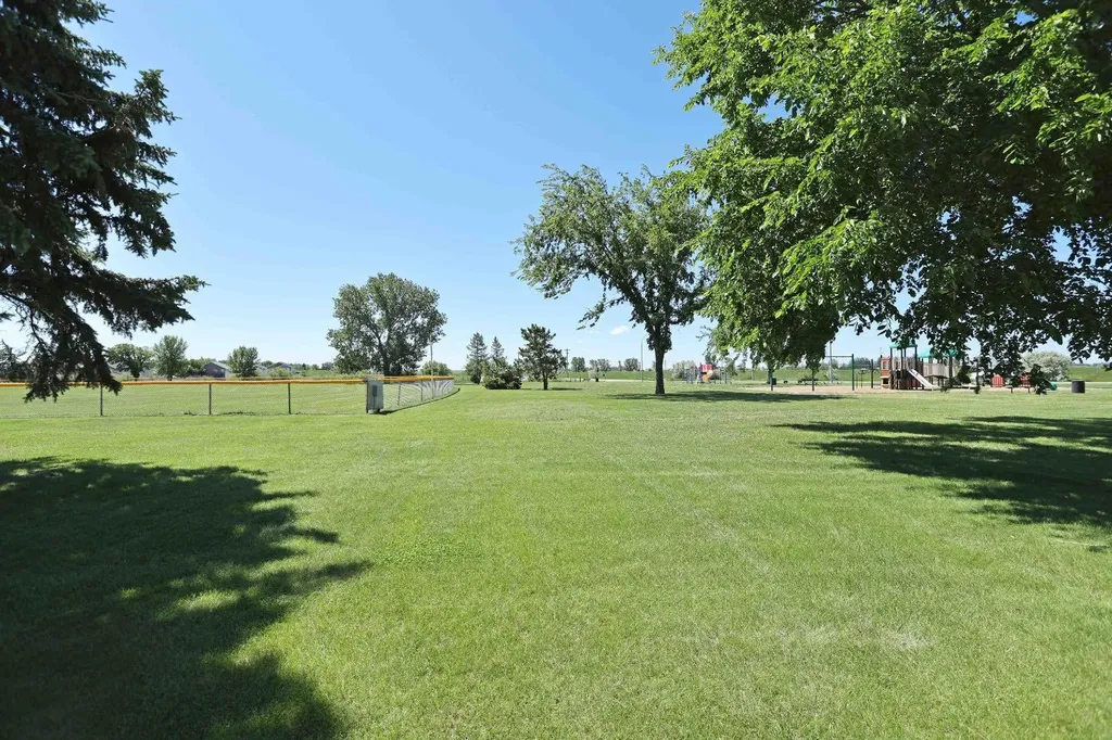 52 Marshall Drive W Brooks AB T1R 0C5