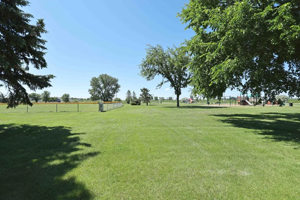 52 Marshall Drive W Brooks AB T1R 0C5