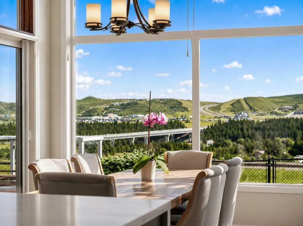 126 Tuscany Ravine Close NW Calgary AB T3L 2Y5
