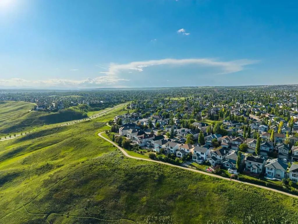 126 Tuscany Ravine Close NW Calgary AB T3L 2Y5