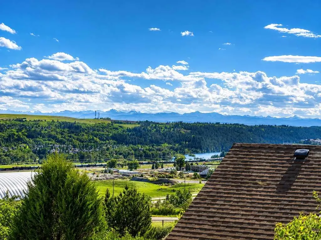 126 Tuscany Ravine Close NW Calgary AB T3L 2Y5