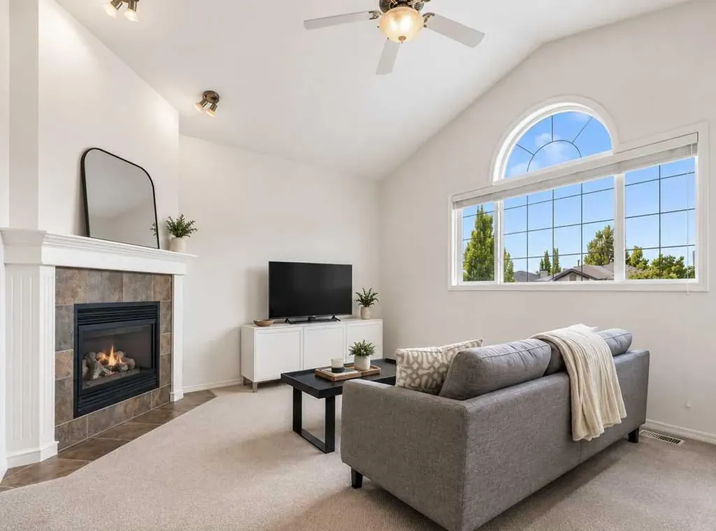 126 Tuscany Ravine Close NW Calgary AB T3L 2Y5