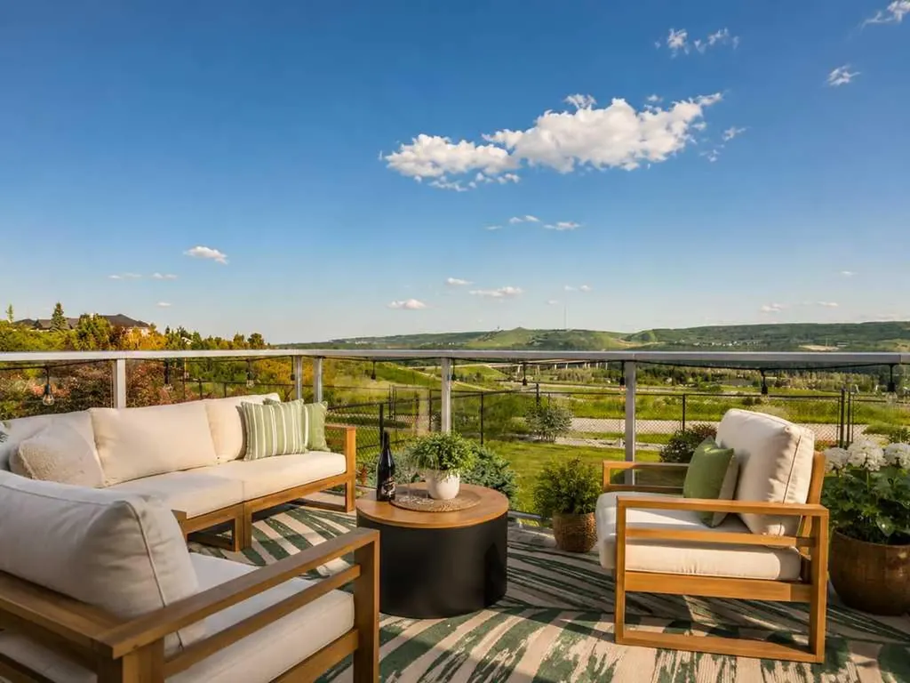 126 Tuscany Ravine Close NW Calgary AB T3L 2Y5