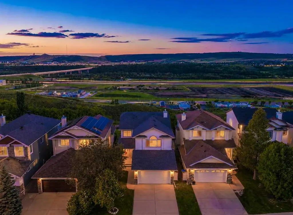 126 Tuscany Ravine Close NW Calgary AB T3L 2Y5
