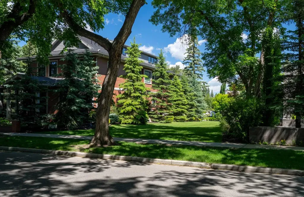 718 Riverdale Avenue SW Calgary AB T2S 0Y3