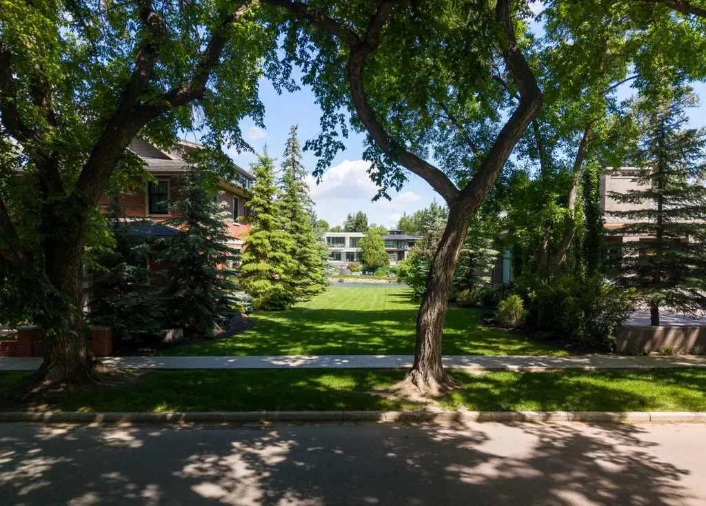 718 Riverdale Avenue SW Calgary AB T2S 0Y3