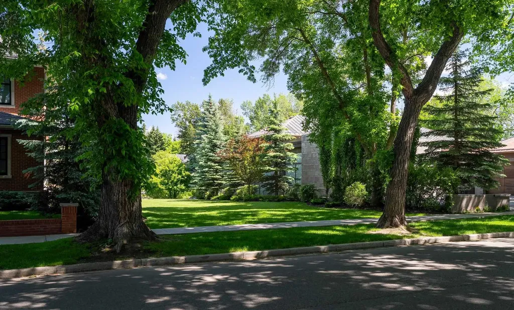718 Riverdale Avenue SW Calgary AB T2S 0Y3