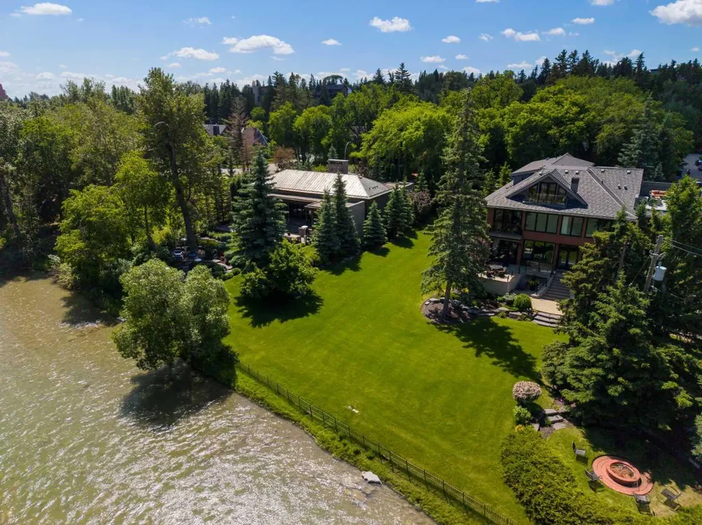 718 Riverdale Avenue SW Calgary AB T2S 0Y3